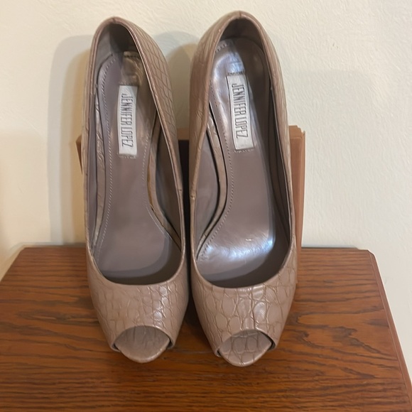 Jennifer Lopez Platform Size 8.5 - Picture 3 of 7